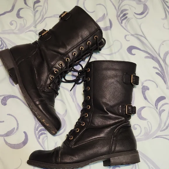 Women's Black Lace-Up Boots - Picture 1 of 6